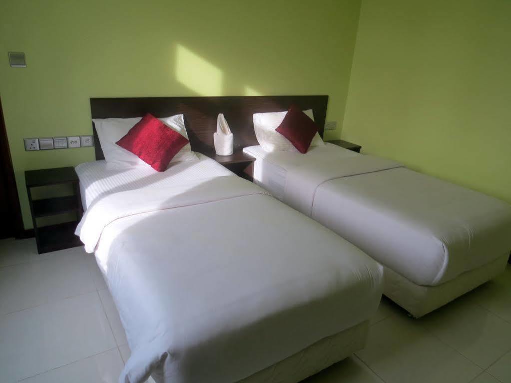 Coral Queen Inn Hulhumale Exterior photo